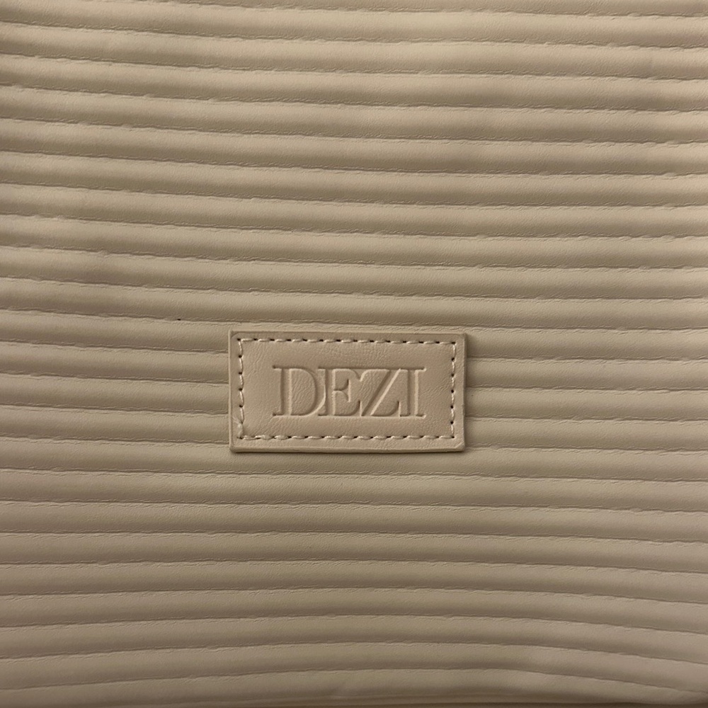 DEZI Multi-Purpose Hanging Travel Bag - Picture 5 of 6
